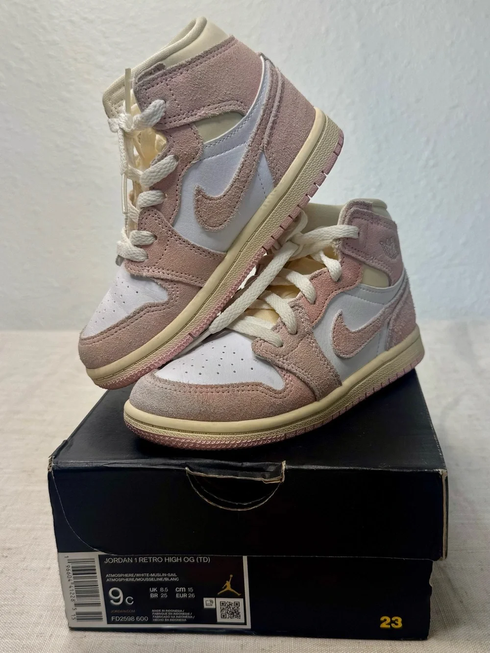 Nike Kids' Jordan 1 Retro High Top Sneakers - Pink/White